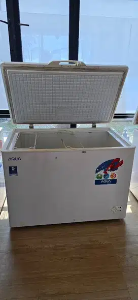 Kondisi Prima Freezer Merk Aqua 200L