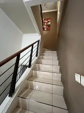 Dijual rumah de Latinos bumi Serpong damai