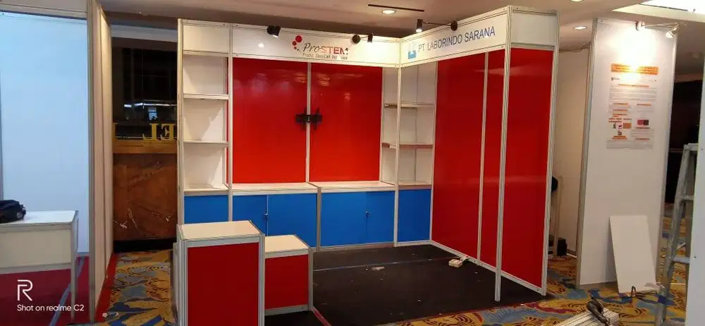 penyediaan booth r8