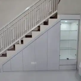 Lemari bawah tangga minimalis