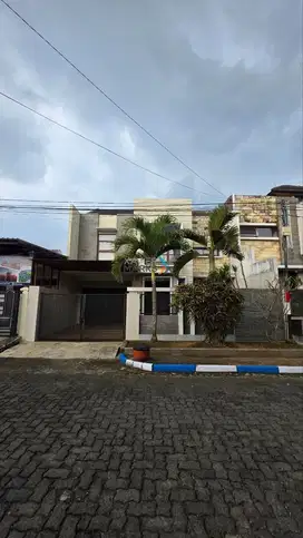 Rumah murah 4 kamar boulevard pbi araya malang