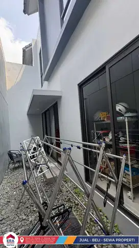 Jual rumah 3 lantai semi furnished di daerah metland menteng, jakarta