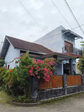 DIJUAL RUMAH LANTAI DI JL SIDOMOYO GODEAN