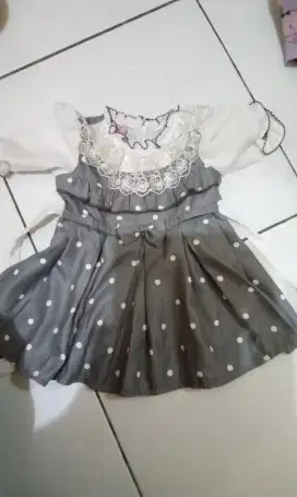 Baju bekas anak perempuan