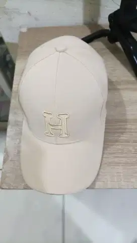 Dijual topi H Original baru mulus ga ada minus