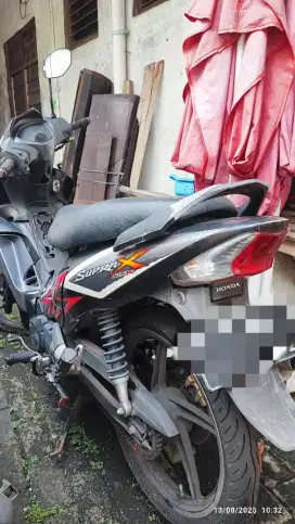 Dijual Motor SupraX 125 tipe Batman thn 2011