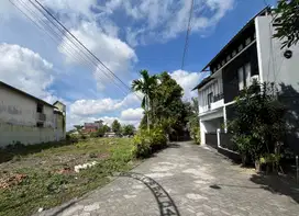 Tanah Dijual: Pinggir Jalan Pogung, Jogja: 300m2, 2Muka