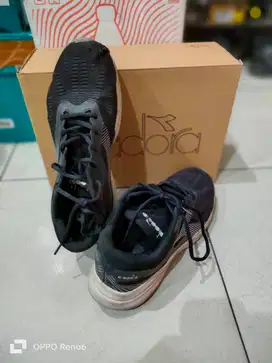 Preloved - Sepatu Sport Pria - Sneaker Diadora - Bekas