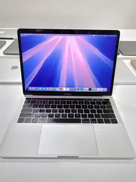 MACBOOK PRO TOUCHBAR 2019 13 INCH i5 RAM 8 SSD 256 DENT
