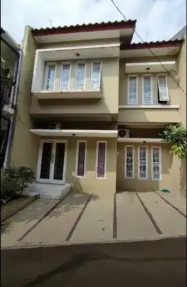 Disewakan rumah 2 lantai full furnish KREO