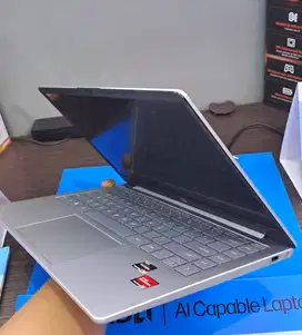 Hp 14 Ryzen 3 7320U Ram 8GB SSD 512GB