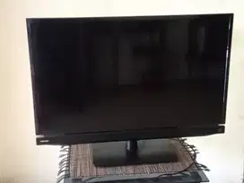 BEKAS TOSHIBA LED TV 32 inch MODEL: 32P2400VJ ~110-240V  50/60Hz  45 W