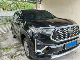 tipe tertinggi Toyota Zenix 2.0 Q Modelista RSA Hybrid AT 2023 Hitam