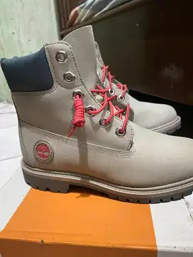 Sepatu boots hiking