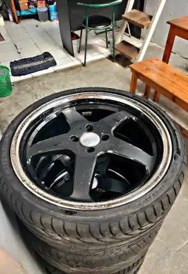 Dijual 1 SET VELG GENOSIS 18 + BAN ex PAKAI SENDIRI
