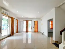 Dijual/Disewakan Rumah di Golf Lake 2 lantai 173m2, Hoek, Bisa KPR