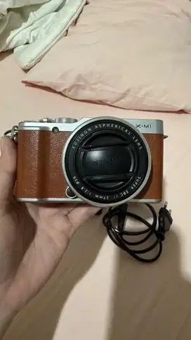 Dijual kamera mirrorless fujifil XM1