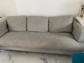 sofa warna abu informa