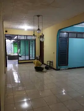 MURAH BANGET Rumah luas strategis pusat kota SHM Jl Sauyunan,Bandung