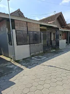 Dijual Tanah ada bangunan  di atasnya Lokasi di Kodya Yogyakarta