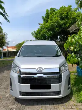 Toyota Hiace Premio 2023