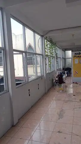 Jendela kaca tahan air