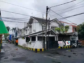 Dijual Rumah Hoek, Besar Dan Luas Cocok Untuk Usaha Di Galaxy Bekasi