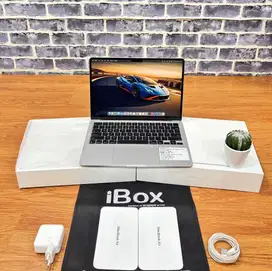 MacBook Air M2 13” 2022, Mulus Like New
