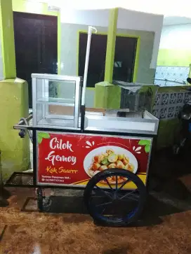 Dibutuhkan laki laki untuk jualan keliling