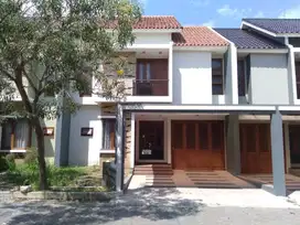 Rumah bagus di Gajahan Colomadu Karanganyar dekat Jl adisucipto solo