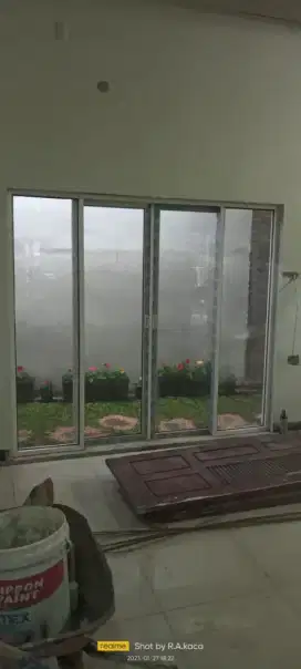 Pintu sekat partisi kaca