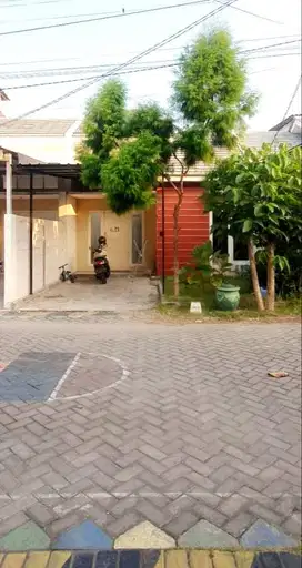 DIKONTRAKKAN RUMAH LOKASI STRATEGIS DI SURABAYA SELATAN