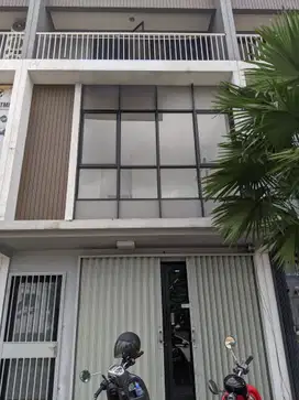 Ruko 3 lantai siap pakai lokasi terbaik di lippo karawaci.