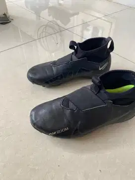 Sepatu bola NIKE MERCURIAL