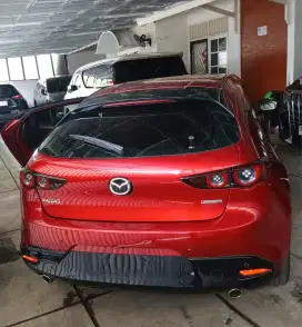 MURAH CASH. MAZDA 3 RED SOUL 2022 Hatchback Skyactiv g hb 2021