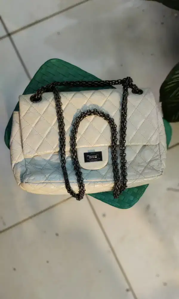 Tas Quilted Putih dengan Rantai — Classic Flap-Inspired — Like New