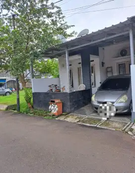 Jual Rumah di Komplek Berlokasi Strategis
