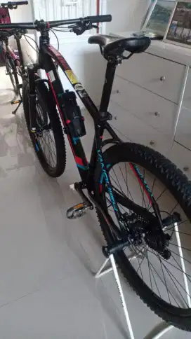 Sepeda Gunung MTB 27,5 Thrill Vanquish 1.0