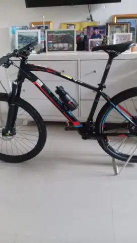 Sepeda Gunung MTB 27,5 Thrill Vanquish 1.0