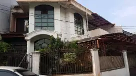 Dijual cepat butuh uang rumah besar dekat kampus binus