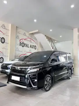 TOYOTA VOXY 2.0 MATIC 2018 (HITAM)