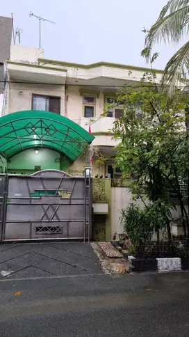 Rumah Puri Indah SHM Hadap Utara