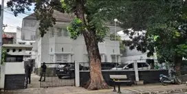 DIJUAL RUMAH MEWAH 2 LANTAI VIA LELANG DI MENTENG TEUKU CIK DITIRO