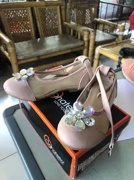 Sepatu anak cewe size 27