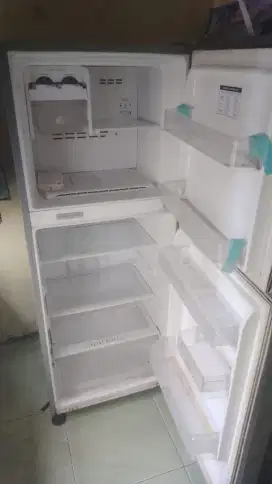 Kulkas Polytron 2pintu