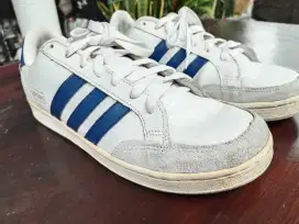 Sepatu Adidas size 42