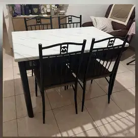 MEJA MAKAN 1 SET + 4 KURSI MINIMALIS MOTIF MARMER