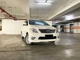 Toyota grand innova 2.0 V AT Luxury captain seat 2013 Tangan pertama