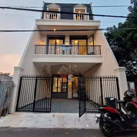 ZN21 Rumah American Classic 3 Lantai Cipinang Muara Jakarta Timur