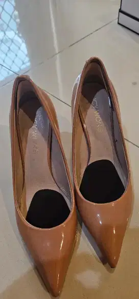 sepatu merk nyaman dipakai ukuran 36